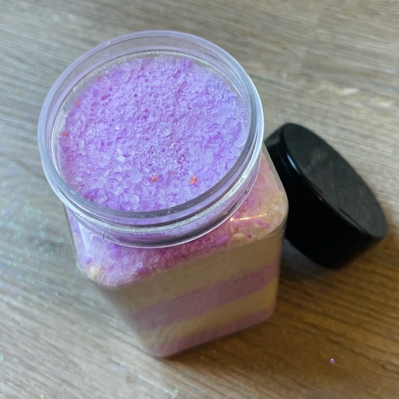 Slumberland Lemonade Bubbling Bath Salts - Picture 2 of 4